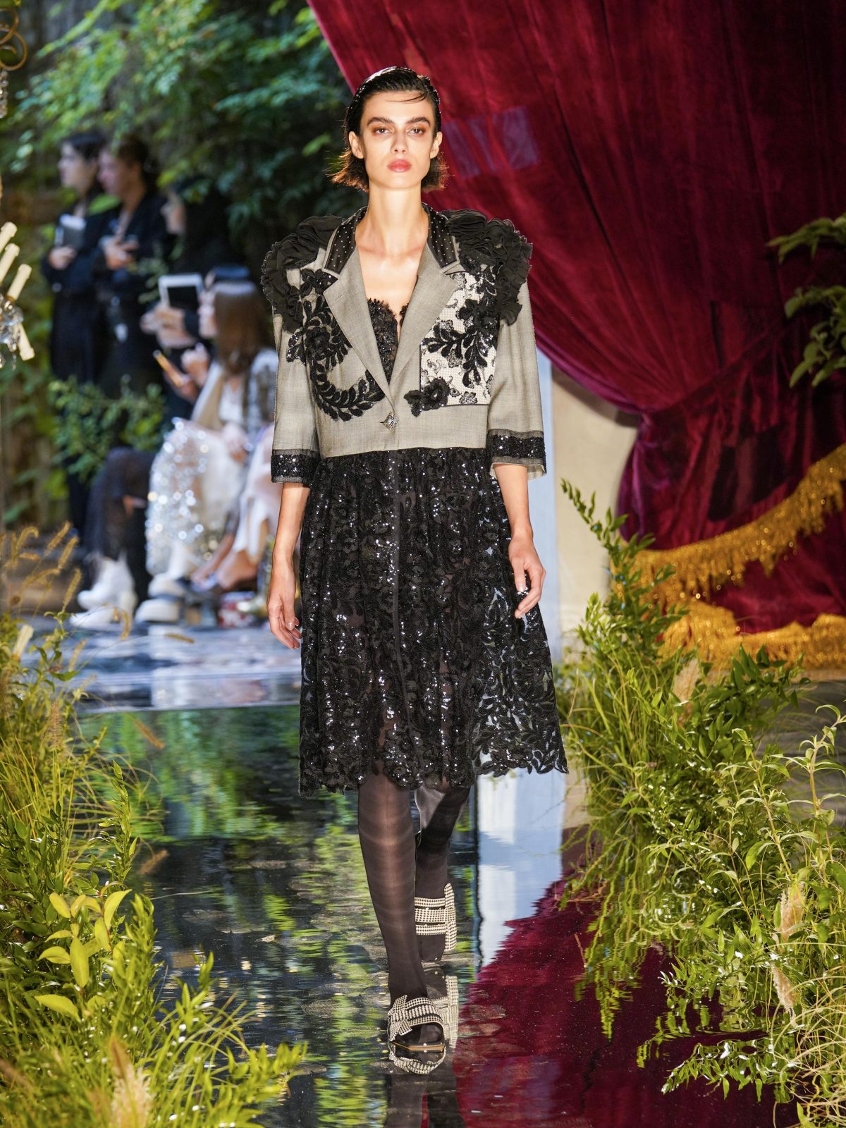 Galleria foto 'L’eleganza milanese si muove lungo un «fil d’or»' - foto 17