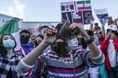 Voci dall’Iran: «Venite a salvarci. Ci stanno uccidendo tutti»