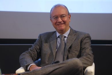 Gli italiani promuovono il neo ministro Valditara e la scuola del Merito