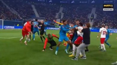 Russia, maxi rissa in campo: 6 espulsi I video