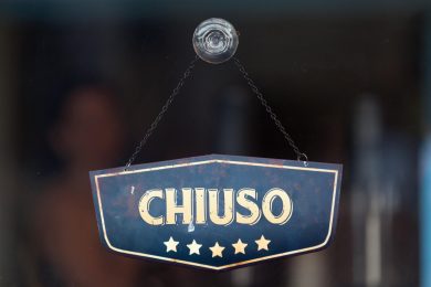 Quando la storia abbassa la saracinesca