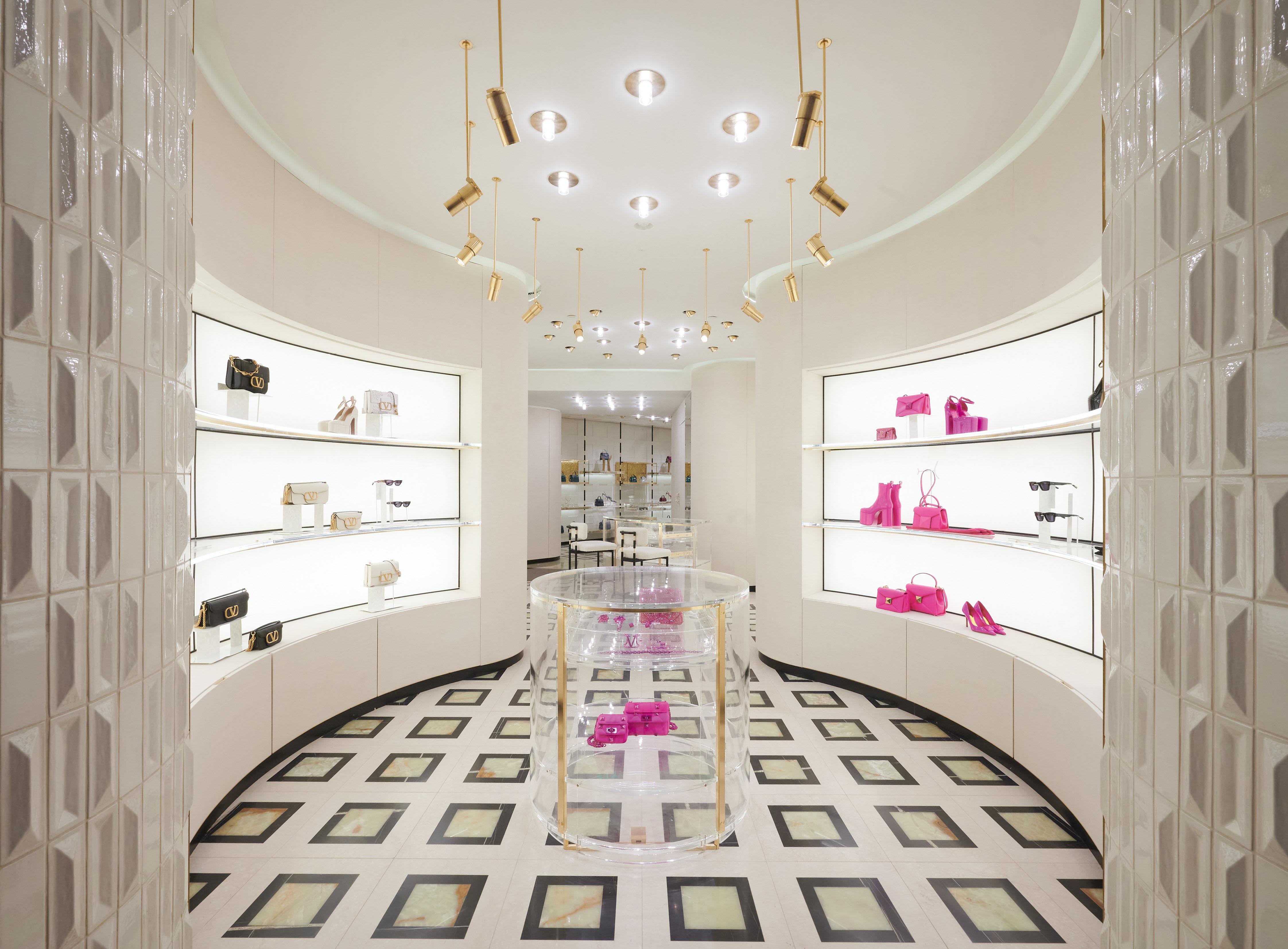 Valentino presenta la sua nuova Maison Valentino presenta la sua nuova Maison