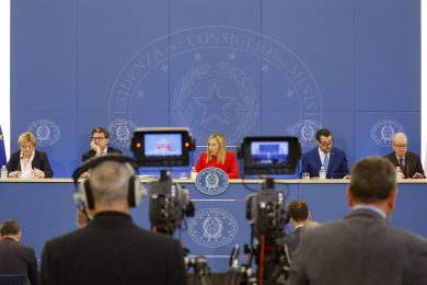 Nella guerra Meloni-giornalisti ci sono solo sconfitti