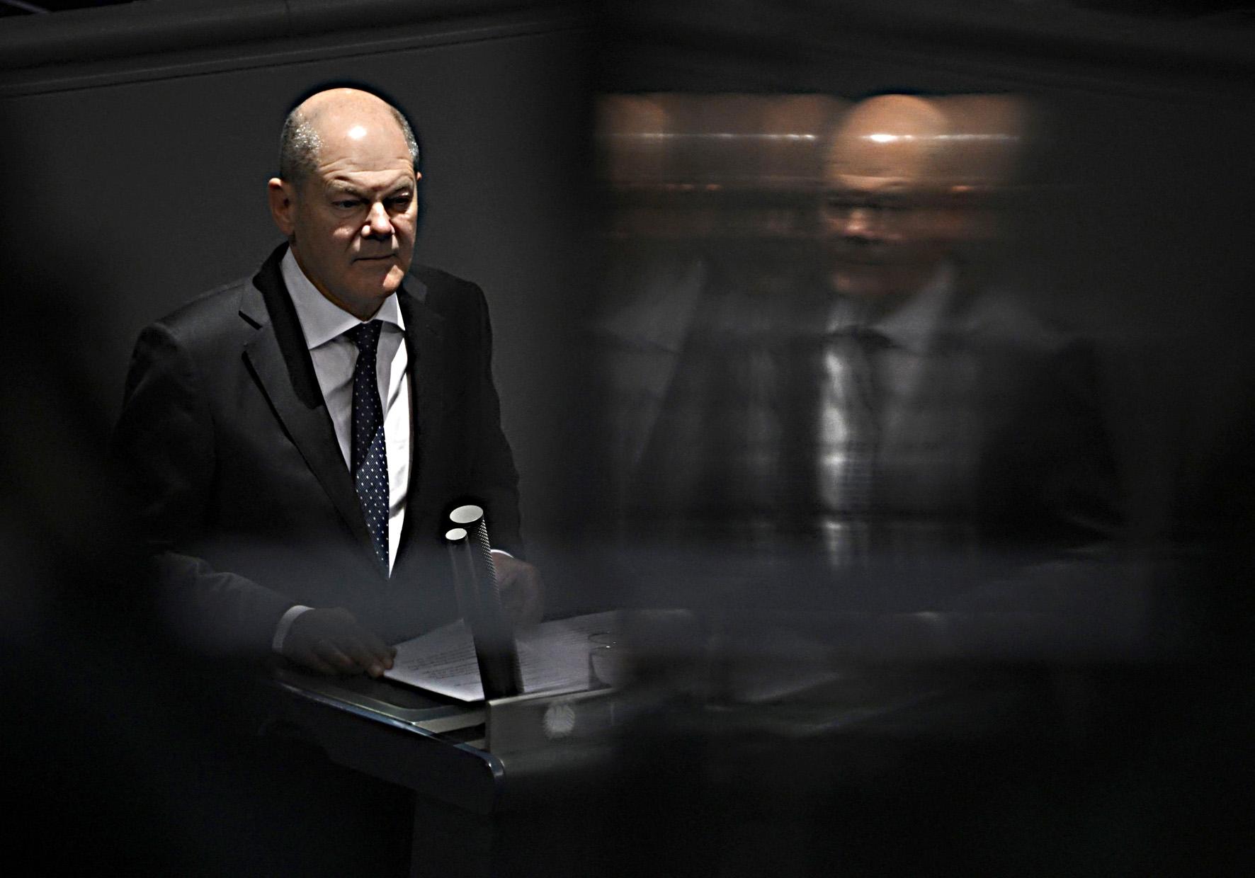 Scholz contro tutti
