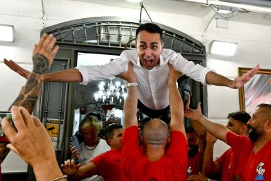 Altro che Golfo Persico. Lasciamo Di Maio nel Golfo di Napoli