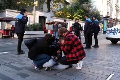 Bomba tra la folla ad Istanbul: torna la paura del terrorismo