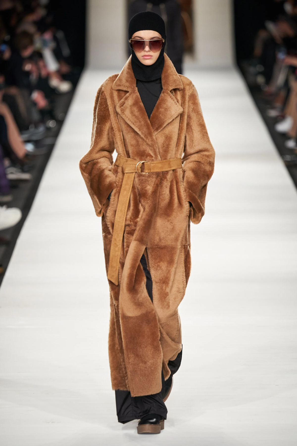 Galleria foto 'Il cappotto extra long è tendenza' - foto 8