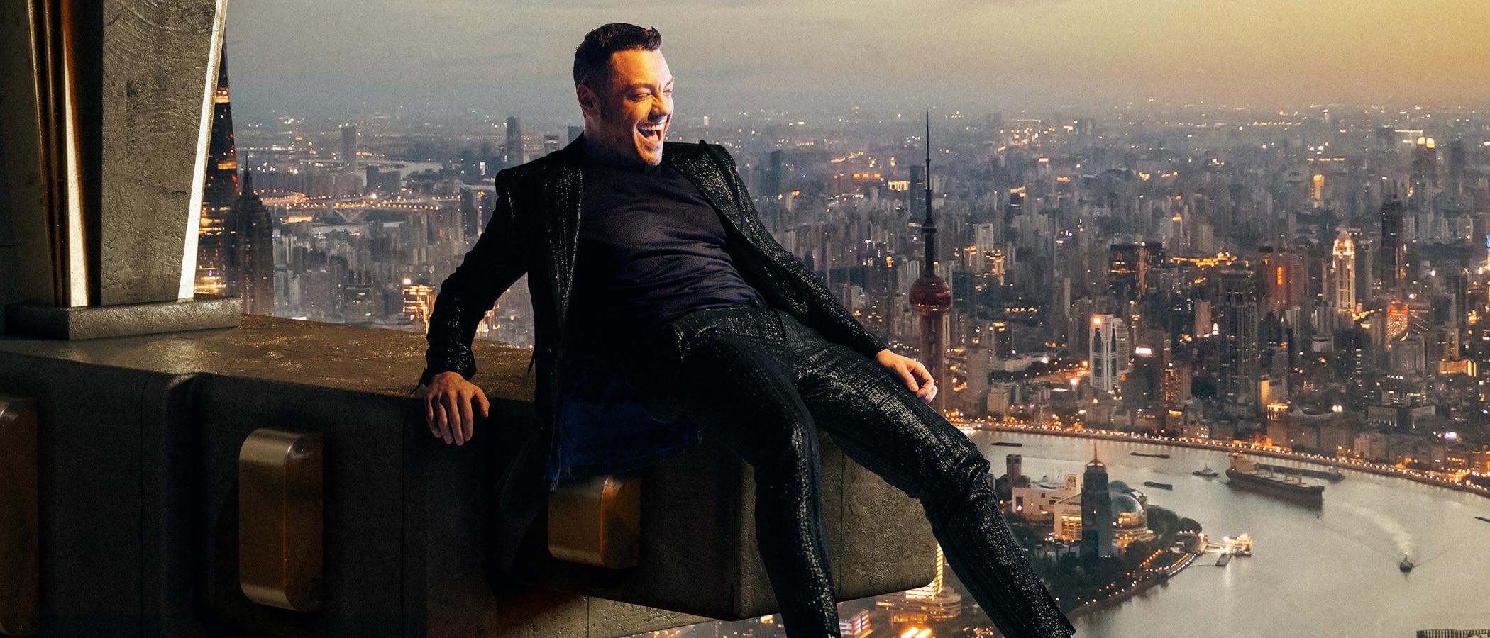 Tiziano Ferro: Il mondo è nostro alterna luci e ombre – Recensione
