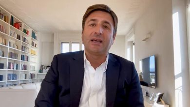 La stampella della Repubblica, un po’ di qua e un po’ di la