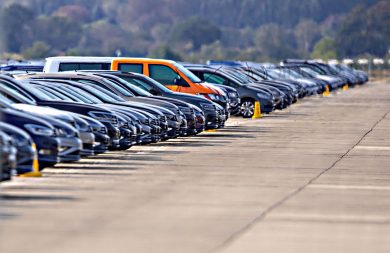 Caro energia e crisi: il mercato auto resta in folle