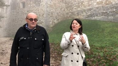 Le pillole di galateo di Petra e Carlo: a cena nel castello