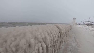 New York, ristorante Hoak ghiacciato dalla neve | video
