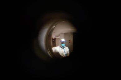 Covid, in Cina «si stanno esaurendo le terapie intensive»