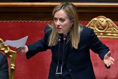 Meloni al M5S: «Volete proporre alla Russia il reddito di cittadinanza in cambio della pace?»