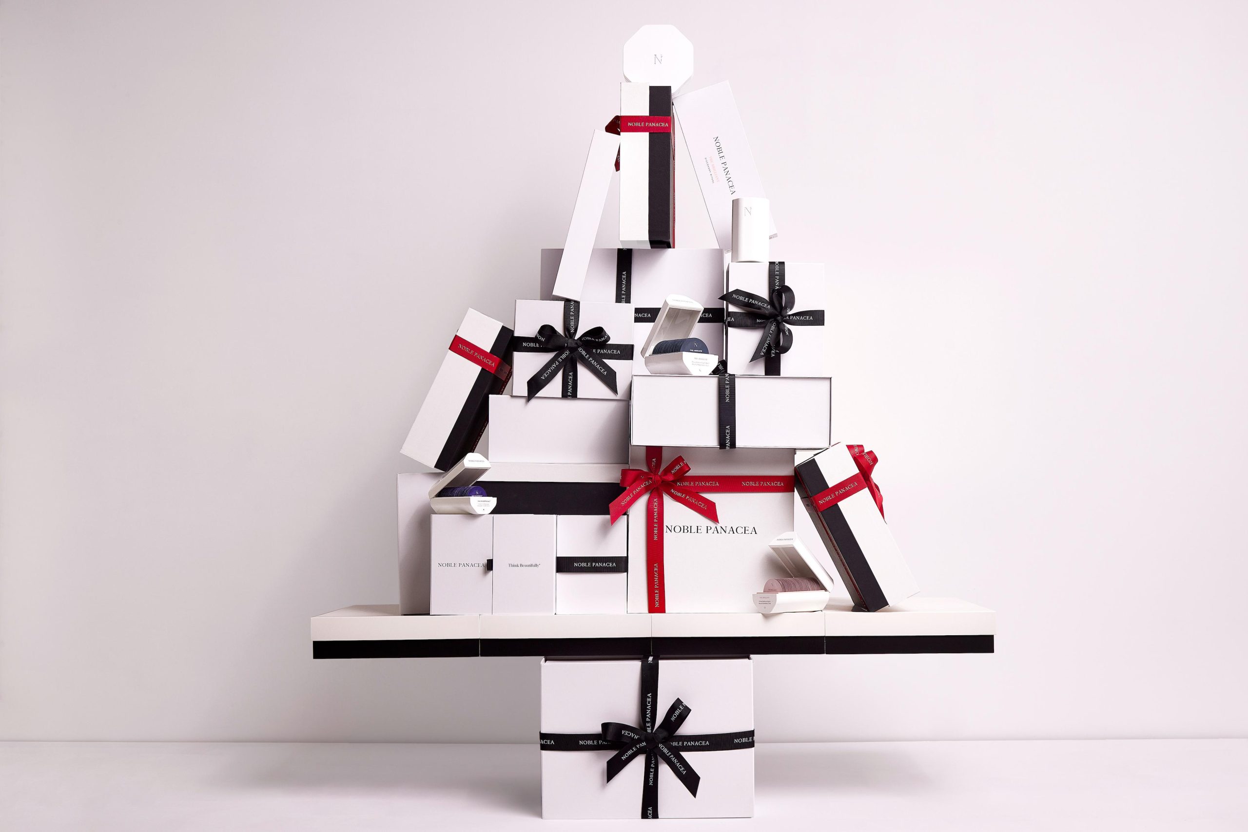 Regali Natale: oltre 50 idee beauty per lui e per lei