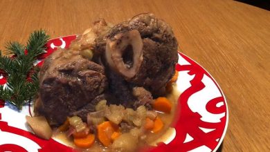 Cuciniamo insieme: stinco alla birra con le mele