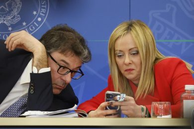 Manovra, si va verso lo stop per App 18. I soldi destinati alla Cultura