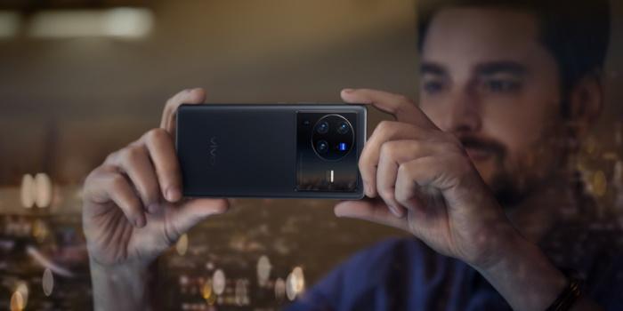 Regali Natale, 12 smartphone da mettere sotto l’albero Regali Natale, 12 smartphone da mettere sotto l’albero