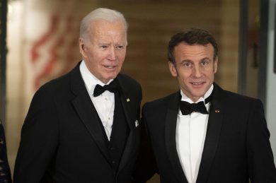 Macron-Biden, spiragli di pace. Ma Putin per ora tace