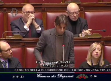 Donzelli attacca il Pd su Cospito: bagarre alla Camera | video