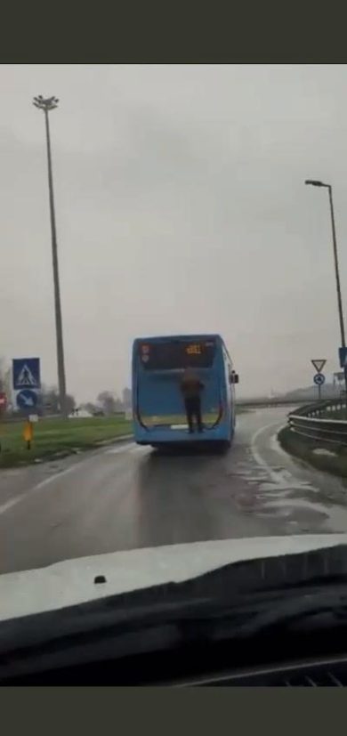 Sub Surfing, l’ultimo gioco, folle, dei ragazzi | video