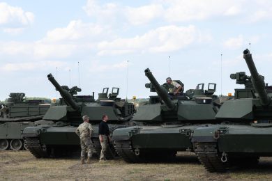 Usa manda i carri armati Abrams M1 all’Ucraina. Mosca: «Li distruggeremo»