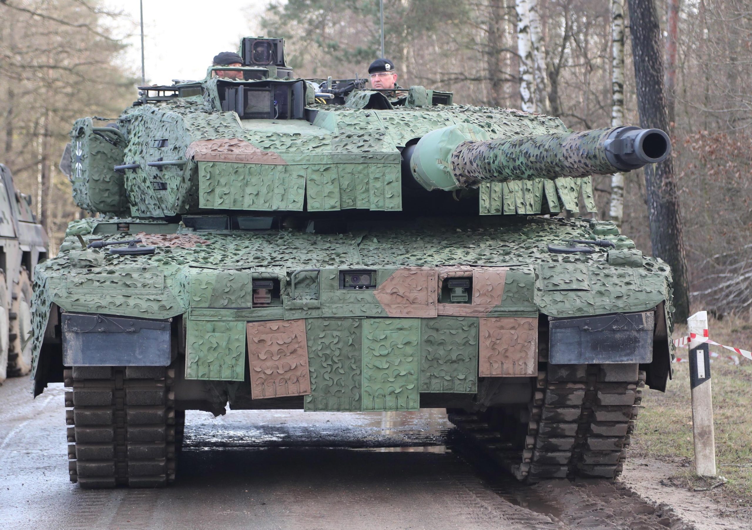 Leopard 2, il carro armato che Kiev vuole per vincere la guerra Leopard 2, il carro armato che Kiev vuole per vincere la guerra