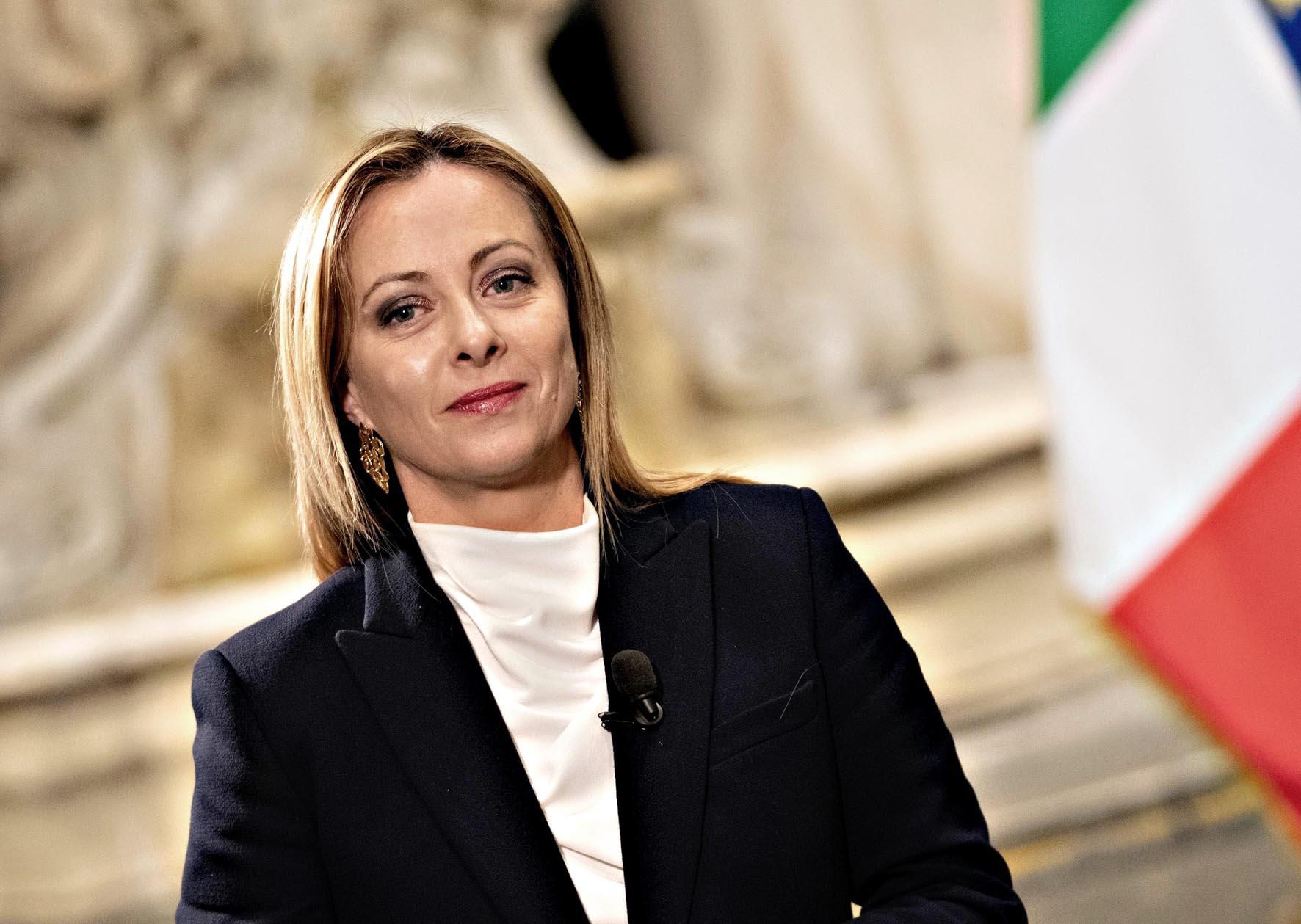 Meloni acchiappa tutto