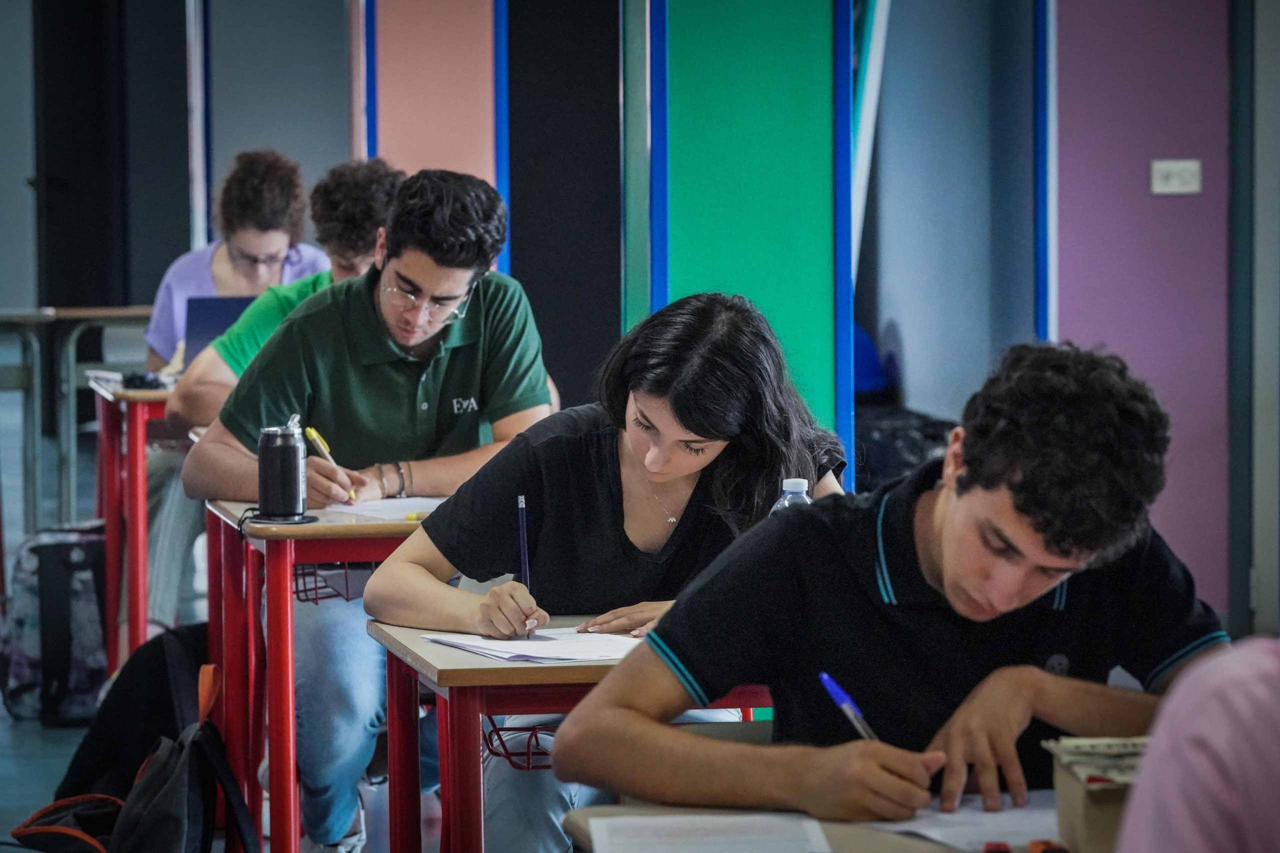 Scuole pessime e famiglie assenti con i giovani uniche vittime Scuole pessime e famiglie assenti con i giovani uniche vittime