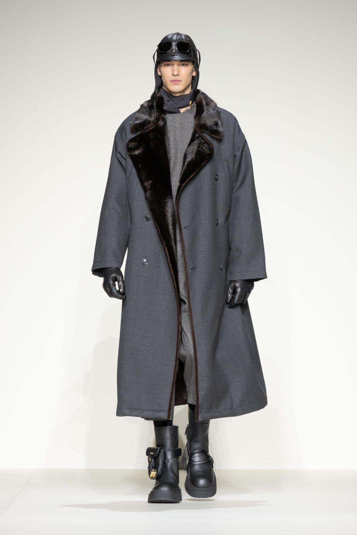 Galleria foto 'Milano Moda Uomo: l’avventurosa e raffinata ribellione dell’avere il proprio stile' - foto 16