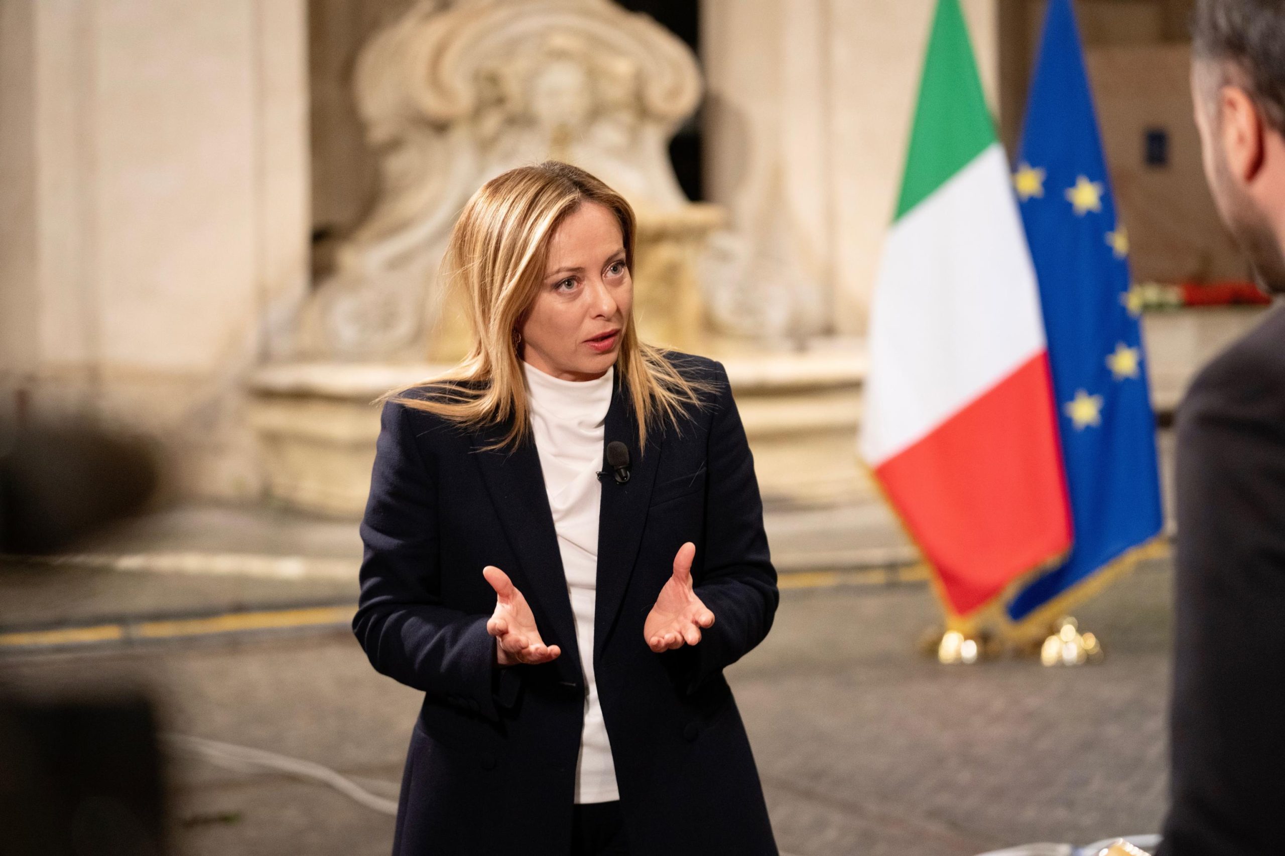 Caro benzina, cambia il decreto: bonus prolungato e taglio delle accise