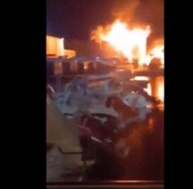 Spagna: 80 barche distrutte da un incendio, a Marbella | video