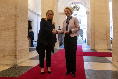 Ursula Von der Leyen incontra Giorgia Meloni, e cambia idea sul premier