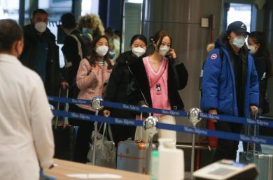 Pechino: «Inaccettabili i tamponi per chi arriva dalla Cina»