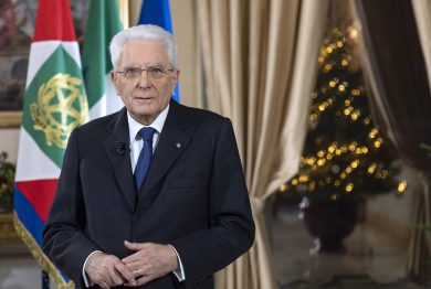 La politica al centro del discorso di Mattarella (che non nomina Mario Draghi)