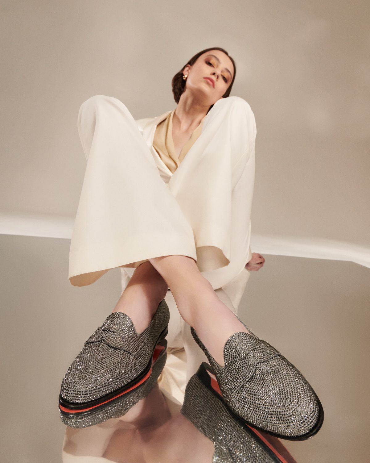 Galleria foto 'Milano Moda Donna: accessori punk, glam e rock per uno stile chic ma ribelle' - foto 25