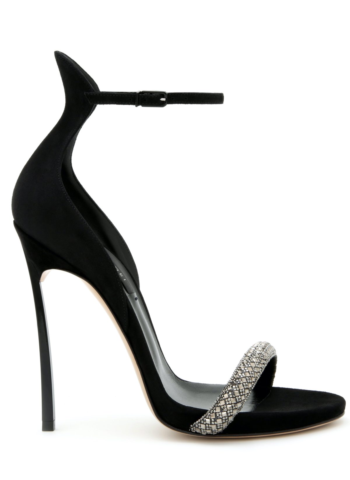 Galleria foto 'Milano Moda Donna: accessori punk, glam e rock per uno stile chic ma ribelle' - foto 16