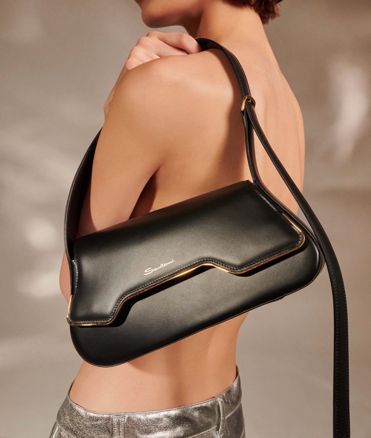 Galleria foto 'Milano Moda Donna: accessori punk, glam e rock per uno stile chic ma ribelle' - foto 8