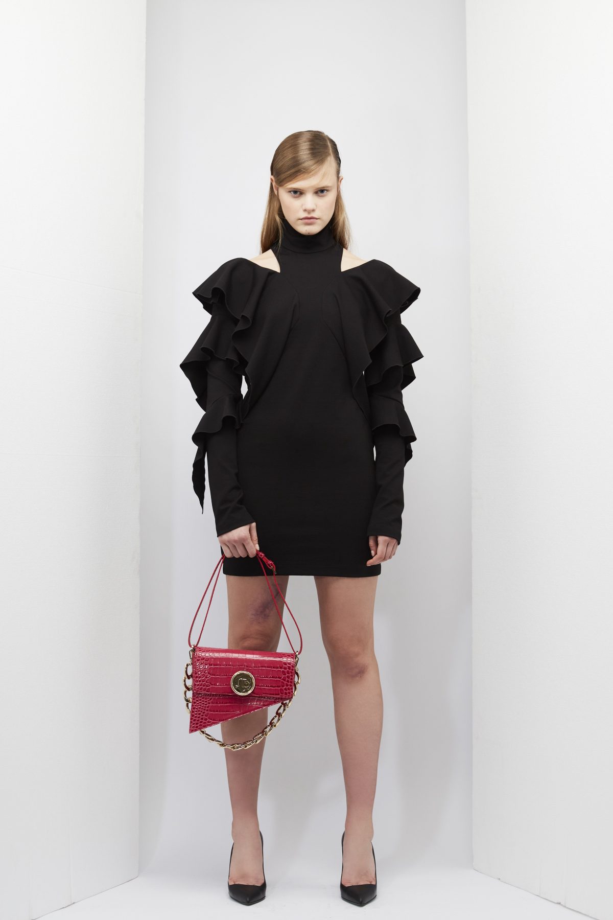 Galleria foto 'Milano Moda Donna: accessori punk, glam e rock per uno stile chic ma ribelle' - foto 10