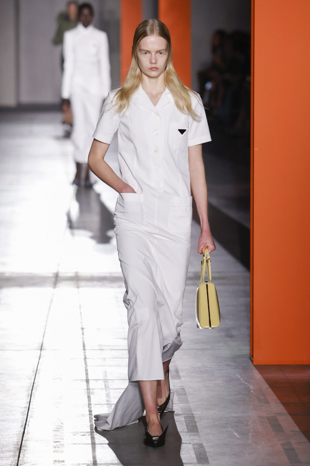 Galleria foto 'Milano Moda Donna: «Back to Basics» la poesia visionaria di Prada' - foto 14