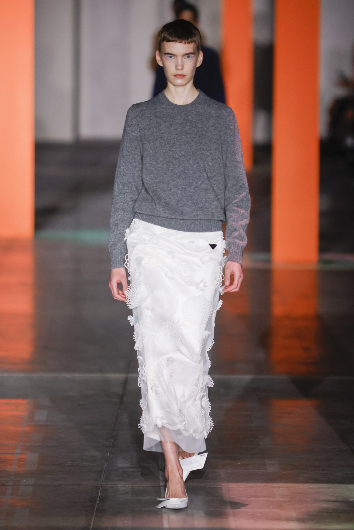 Galleria foto 'Milano Moda Donna: «Back to Basics» la poesia visionaria di Prada' - foto 12