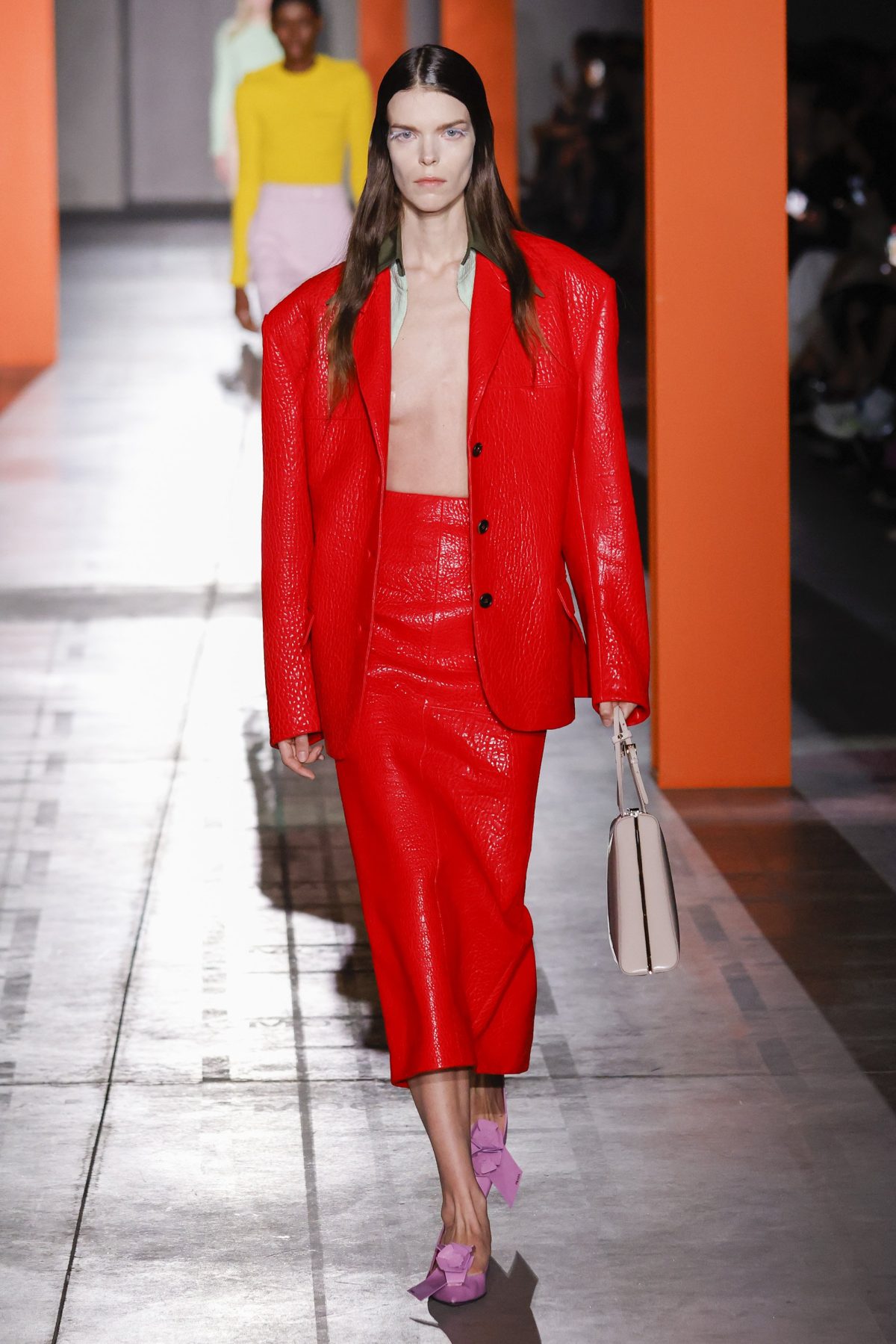 Galleria foto 'Milano Moda Donna: «Back to Basics» la poesia visionaria di Prada' - foto 6