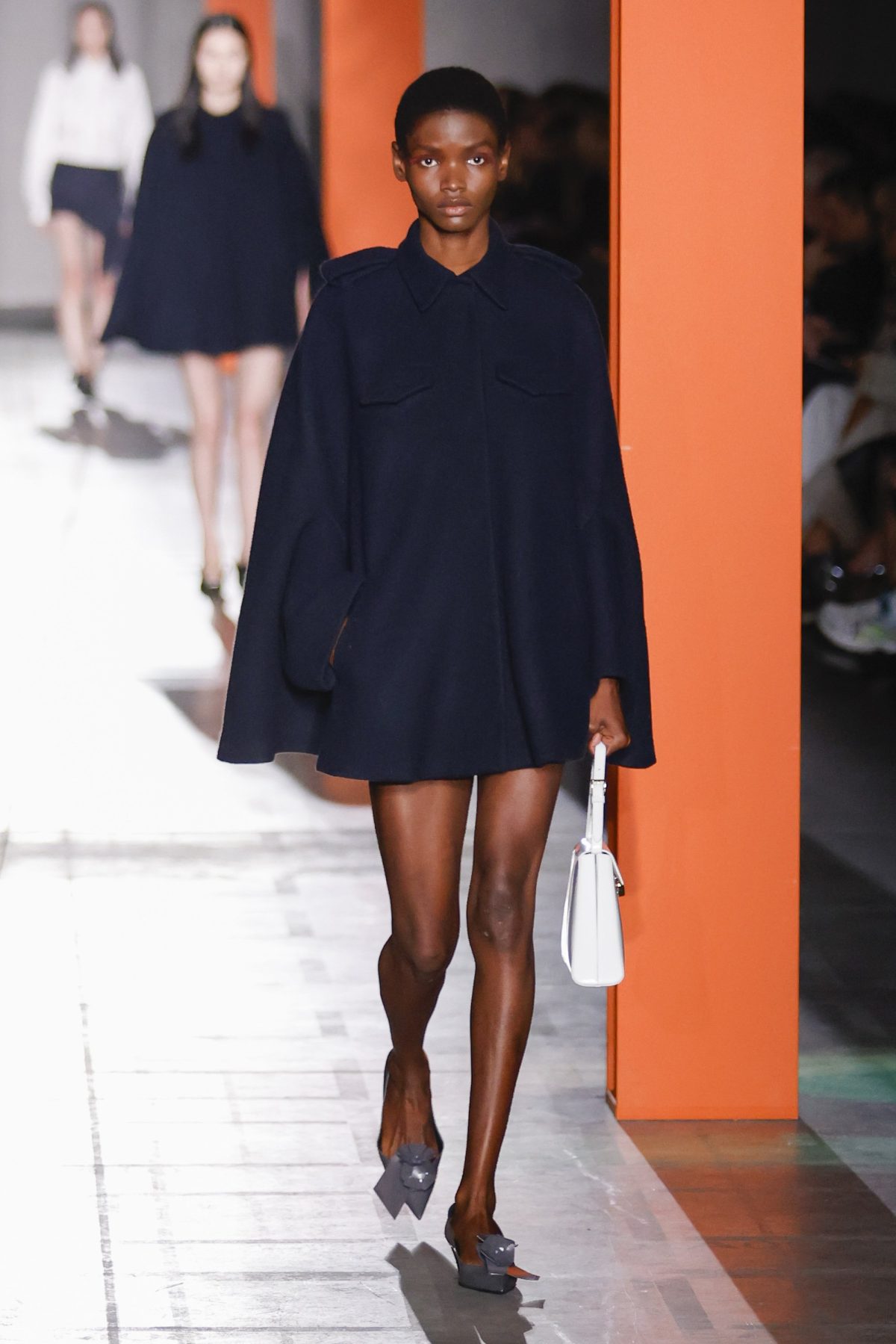 Galleria foto 'Milano Moda Donna: «Back to Basics» la poesia visionaria di Prada' - foto 3