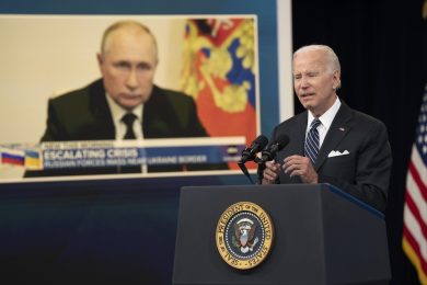 La Russia contro Biden: «È come Hitler, ora Putin laverà questa onta»
