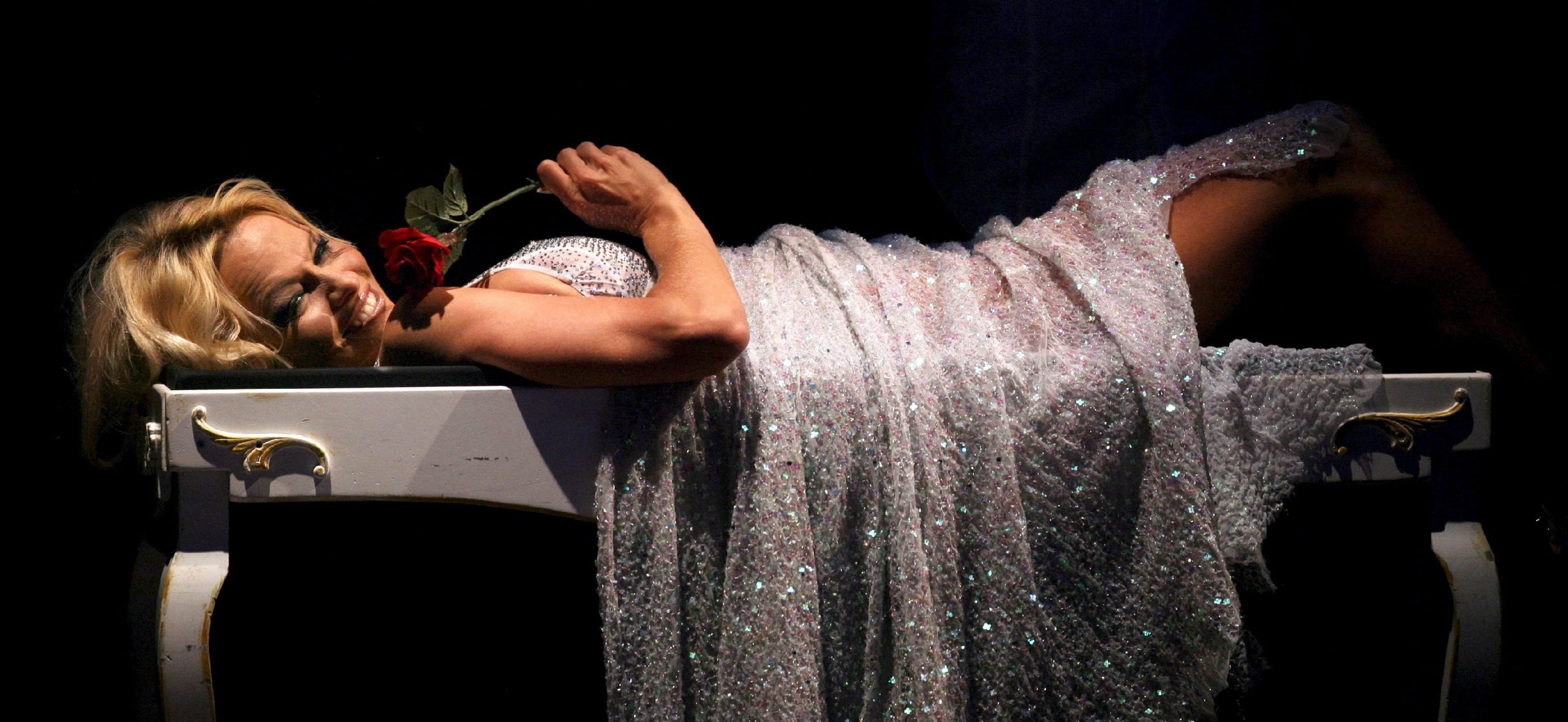 E Pamela Anderson ci «spezza il cuore» su Netflix