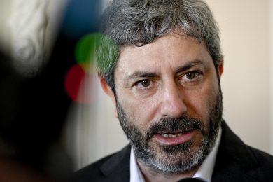 La nuova vita senza politica ma con la scorta di Roberto Fico