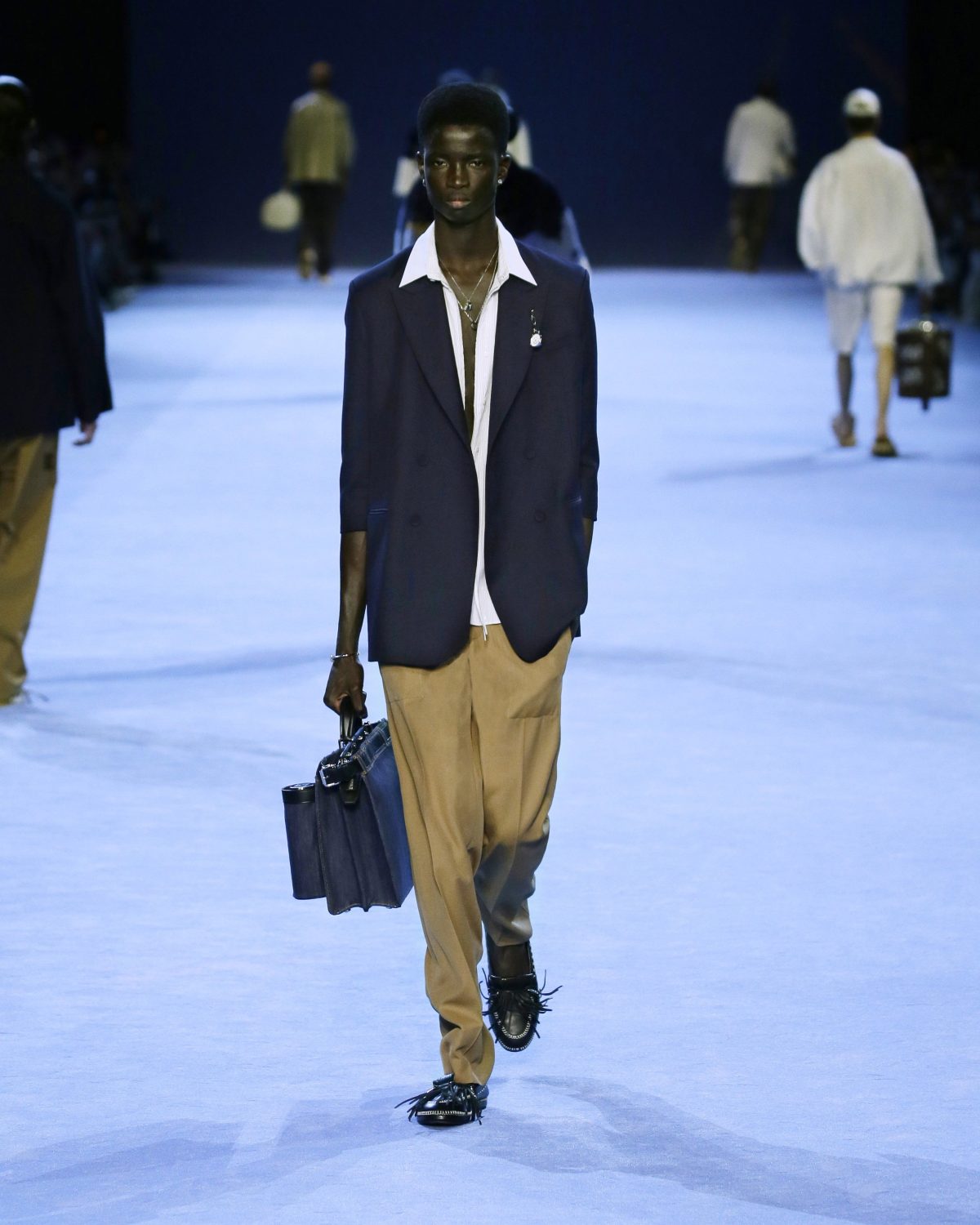 Galleria foto 'Moda Uomo: fra eleganza e dinamismo nello stile contemporaneo' - foto 13