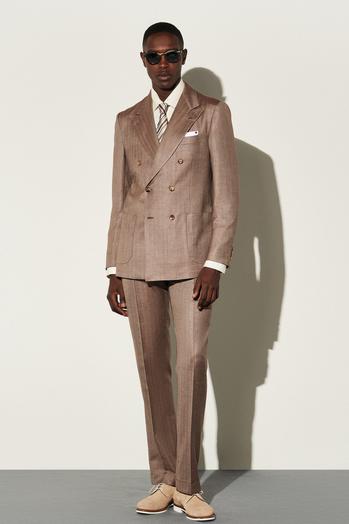 Galleria foto 'Moda Uomo: fra eleganza e dinamismo nello stile contemporaneo' - foto 6