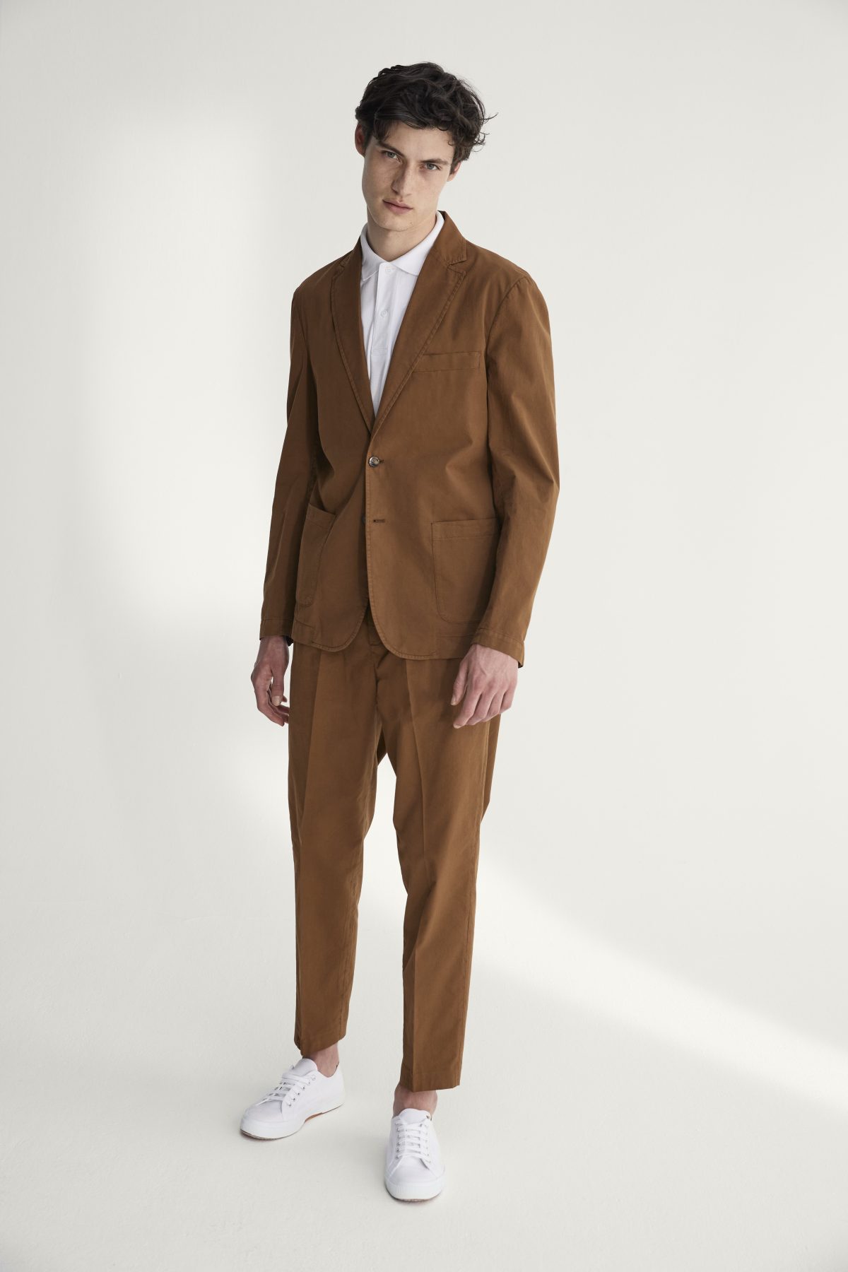 Galleria foto 'Moda Uomo: fra eleganza e dinamismo nello stile contemporaneo' - foto 9