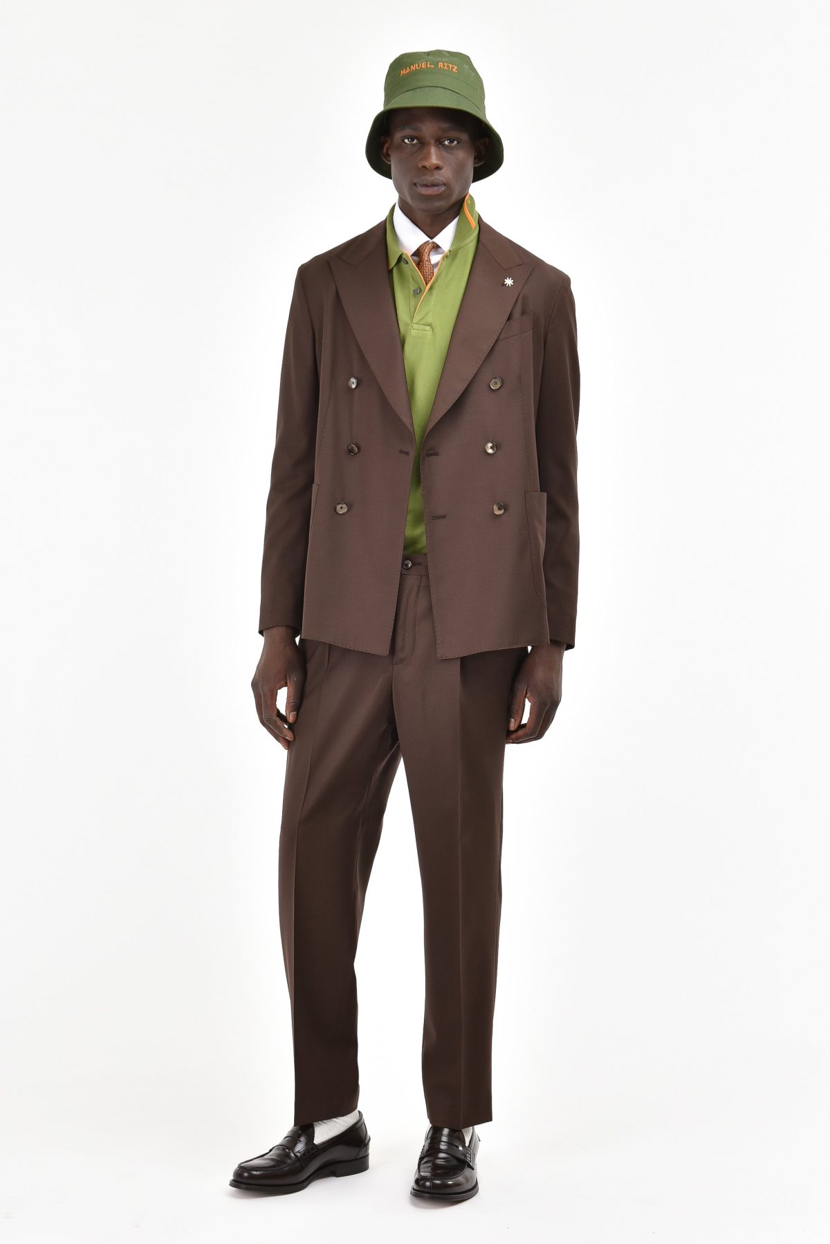 Galleria foto 'Moda Uomo: fra eleganza e dinamismo nello stile contemporaneo' - foto 10